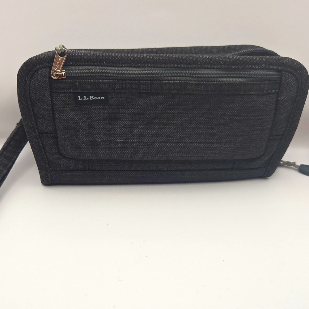 L.L.Bean Women's Gray Zip Wristlet Wallet w/ Credit Card Slots, Logo